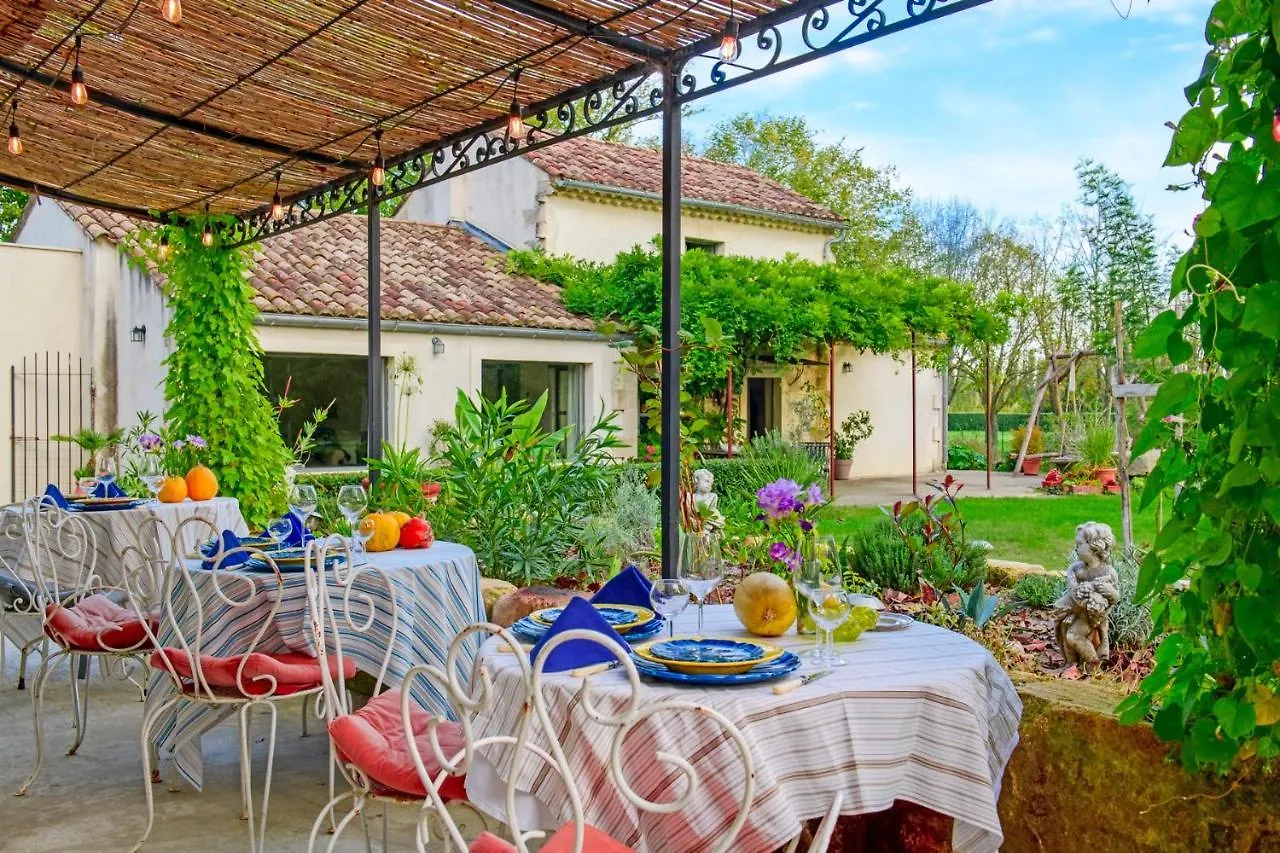 לינה וארוחת בוקר אביניון Bastide De Bellegarde
