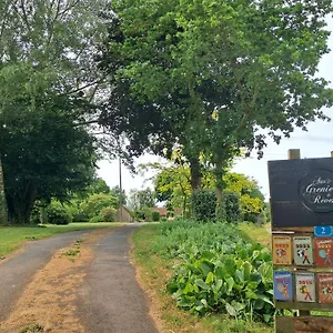 Aux Greniers A Reves Bed & Breakfast Plestan